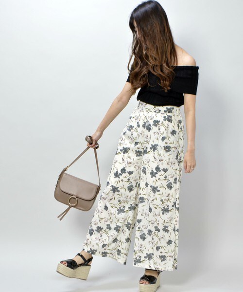 archives（アルシーヴ）の「ファスナースリット花柄ワイドパンツ（その他パンツ・レディース・アイボリー/ベージュ/ネイビー・MEDIUM）」の4枚目の写真