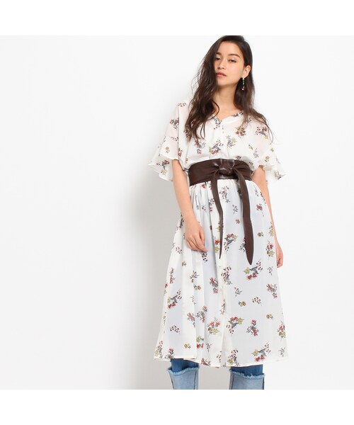 OZOC（オゾック）の「ベルト付総柄シャツワンピース（ワンピース/ドレス・レディース・グリーン/オフホワイト/マスタード/ブラック・その他）」の2枚目の写真