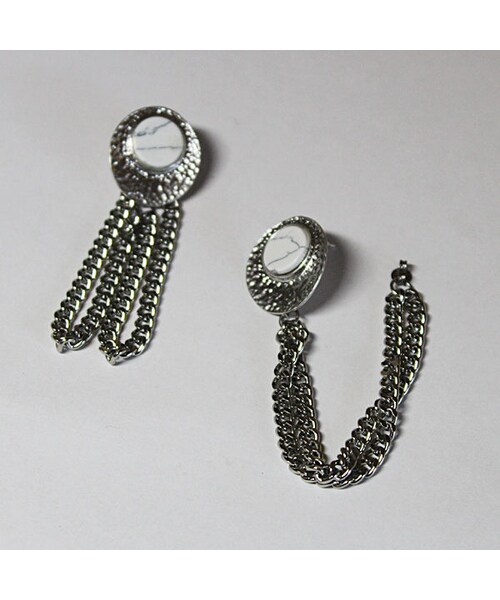 CHOUCHOU（チュチュ）の「ハウライト合成石シルバーチェーンピアス（ピアス（両耳用）・レディース・シルバー・Free）」の2枚目の写真