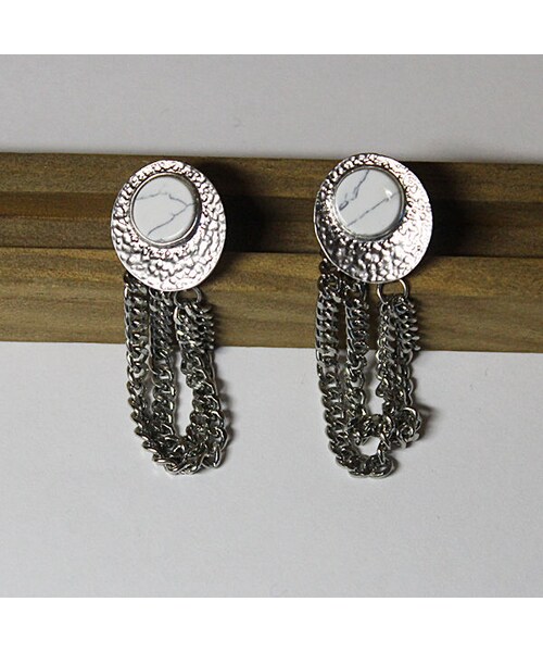 CHOUCHOU（チュチュ）の「ハウライト合成石シルバーチェーンピアス（ピアス（両耳用）・レディース・シルバー・Free）」の3枚目の写真