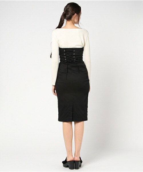 archives（アルシーヴ）の「バックレースアップワンピース（ワンピース・レディース・ブラック/ベージュ/キャメル・MEDIUM）」の6枚目の写真