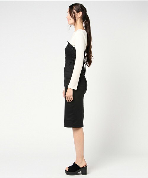 archives（アルシーヴ）の「バックレースアップワンピース（ワンピース・レディース・ブラック/ベージュ/キャメル・MEDIUM）」の5枚目の写真