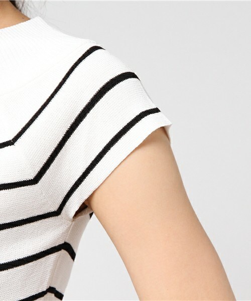 Cheek(チーク)の「2Wayミラノリブフレンチスリーブニット(Tシャツ/カットソー・レディース・ホワイト×ブラック/モカ/ネイビー/ピンク・MEDIUM)」の9枚目の写真
