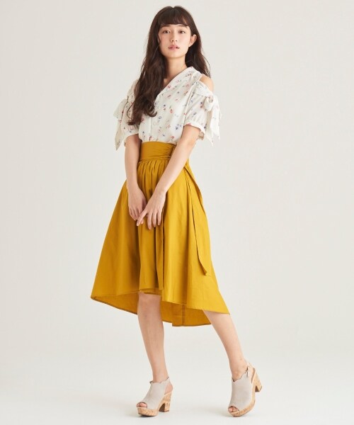 MAJESTIC LEGON(マジェスティックレゴン)の「オープンショルダーリボンブラウス(トップス・レディース・ピンク/アイボリー柄/ネイビー柄・M)」の9枚目の写真