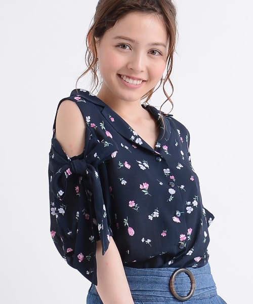 MAJESTIC LEGON(マジェスティックレゴン)の「オープンショルダーリボンブラウス(トップス・レディース・ピンク/アイボリー柄/ネイビー柄・M)」の14枚目の写真