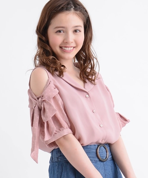 MAJESTIC LEGON(マジェスティックレゴン)の「オープンショルダーリボンブラウス(トップス・レディース・ピンク/アイボリー柄/ネイビー柄・M)」の3枚目の写真