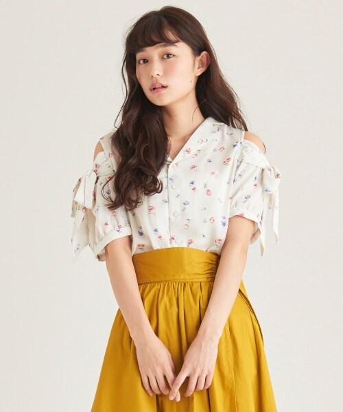 MAJESTIC LEGON(マジェスティックレゴン)の「オープンショルダーリボンブラウス(トップス・レディース・ピンク/アイボリー柄/ネイビー柄・M)」の7枚目の写真