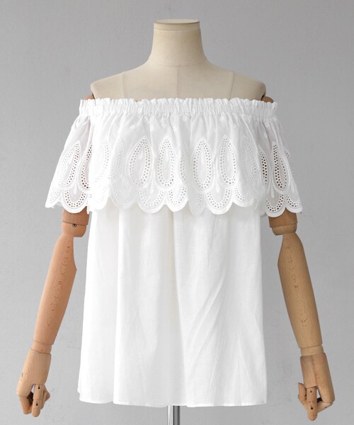 DHOLIC（ディーホリック）の「パンチングラッフルオフショルダ―ブラウス（シャツ/ブラウス・レディース・FREE）」の2枚目の写真