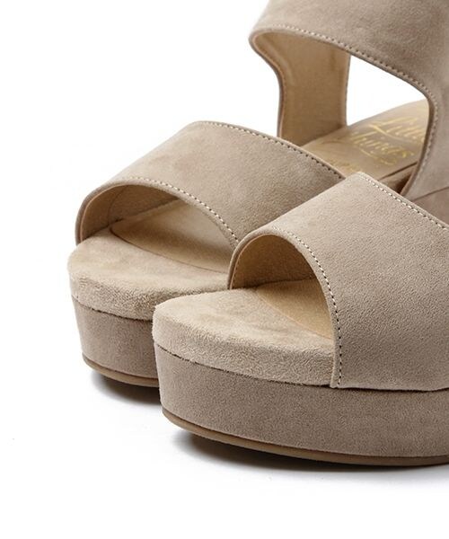 studio CLIP（スタディオクリップ）の「フェイクスエードプラットフォームサンダル（シューズ・ブラウン/ベージュ）」の8枚目の写真
