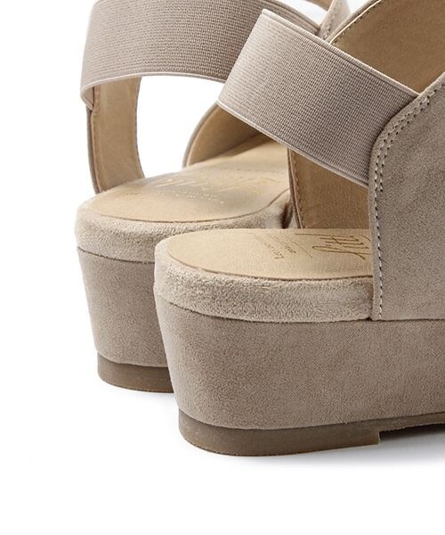 studio CLIP（スタディオクリップ）の「フェイクスエードプラットフォームサンダル（シューズ・ブラウン/ベージュ）」の9枚目の写真