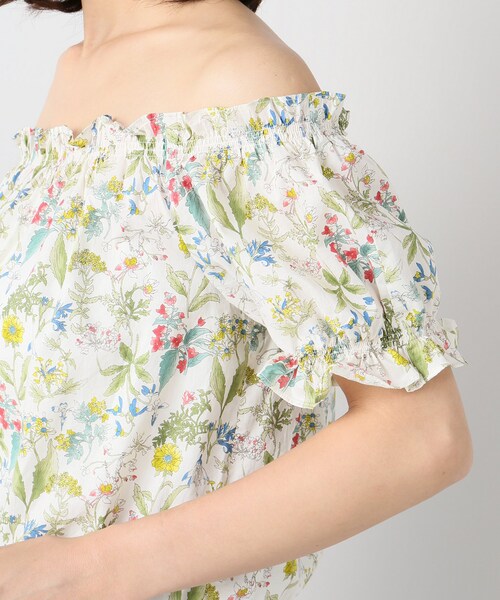 B.C STOCK(ベーセーストック)の「コバナプリントオフショルブラウス【手洗い可】(トップス・ブラック/フリー/在庫あり)」の8枚目の写真