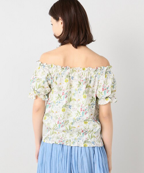 B.C STOCK(ベーセーストック)の「コバナプリントオフショルブラウス【手洗い可】(トップス・ブラック/フリー/在庫あり)」の7枚目の写真