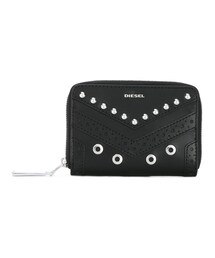 スタッズ装飾の黒い財布 ジミー チュー JIMMY CHOO 長財布（かぶせ蓋） ニノ スター