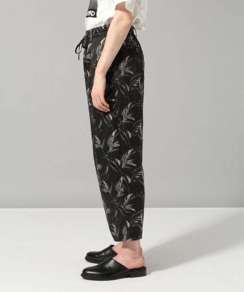 HARE（ハレ）の「ボタニカルイージーパンツ（パンツ・ブラック/ベージュ）」の5枚目の写真