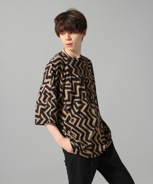 HARE(ハレ)の「キカガクガラカットソー(トップス・オフホワイト/ベージュ/ブルー)」の7枚目の写真