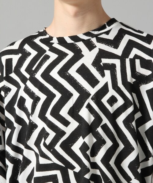 HARE(ハレ)の「キカガクガラカットソー(トップス・オフホワイト/ベージュ/ブルー)」の12枚目の写真