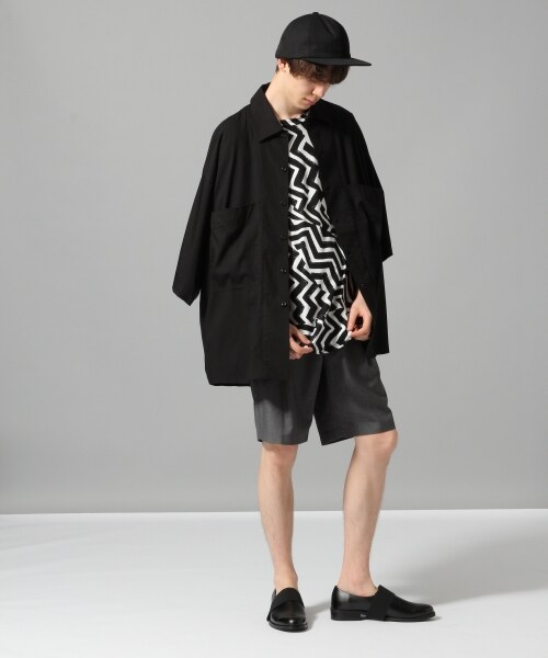 HARE(ハレ)の「キカガクガラカットソー(トップス・オフホワイト/ベージュ/ブルー)」の4枚目の写真