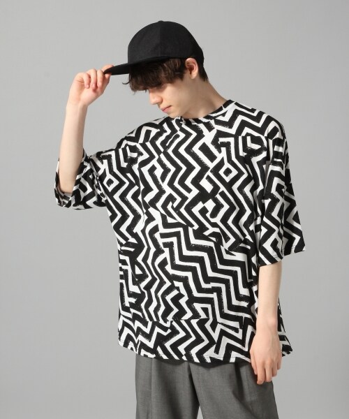 HARE(ハレ)の「キカガクガラカットソー(トップス・オフホワイト/ベージュ/ブルー)」の1枚目の写真