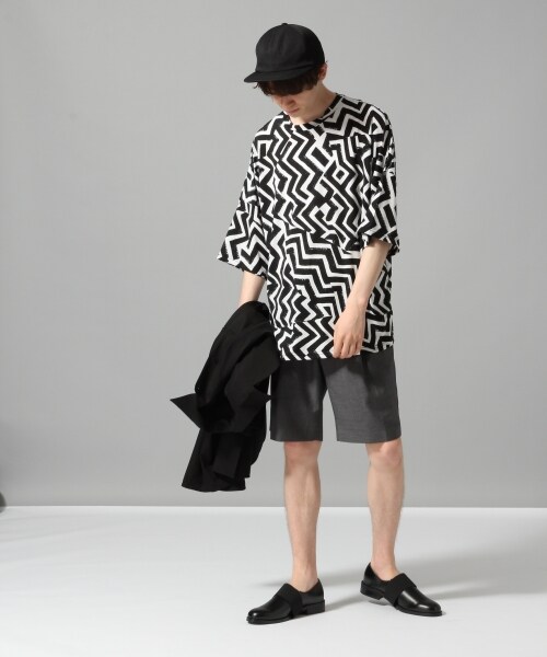 HARE(ハレ)の「キカガクガラカットソー(トップス・オフホワイト/ベージュ/ブルー)」の5枚目の写真