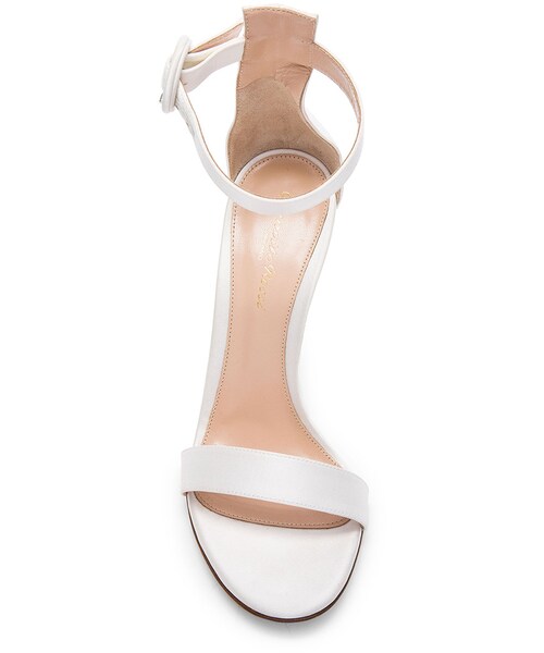 Gianvito Rossi(ジャンヴィトロッシ)の「Gianvito Rossi Satin Portofino Heels(サンダル・レディース・Off White・36)」の5枚目の写真