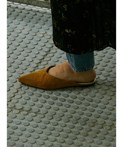 Ungrid(アングリッド)の「ポインテッドフラットシューズ(シューズ・レディース・ブラック/オレンジ/イエロー)」の4枚目の写真