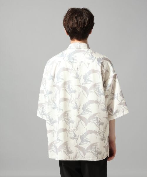 HARE（ハレ）の「ボタニカルBIGシャツ（トップス・オフホワイト/ブラック/ベージュ）」の9枚目の写真