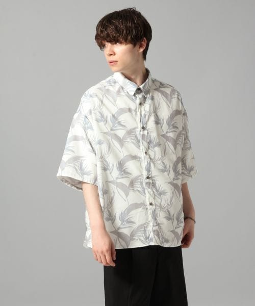 HARE（ハレ）の「ボタニカルBIGシャツ（トップス・オフホワイト/ブラック/ベージュ）」の7枚目の写真