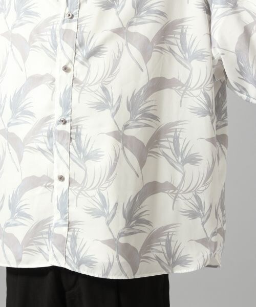 HARE（ハレ）の「ボタニカルBIGシャツ（トップス・オフホワイト/ブラック/ベージュ）」の12枚目の写真