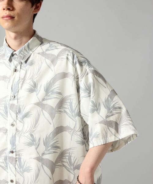 HARE（ハレ）の「ボタニカルBIGシャツ（トップス・オフホワイト/ブラック/ベージュ）」の11枚目の写真