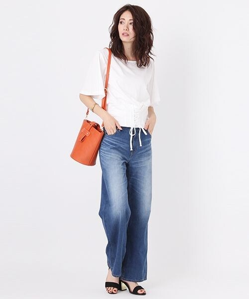 Andemiu(アンデミュウ)の「コルセットTシャツ(トップス・オフホワイト/ブラック)」の3枚目の写真