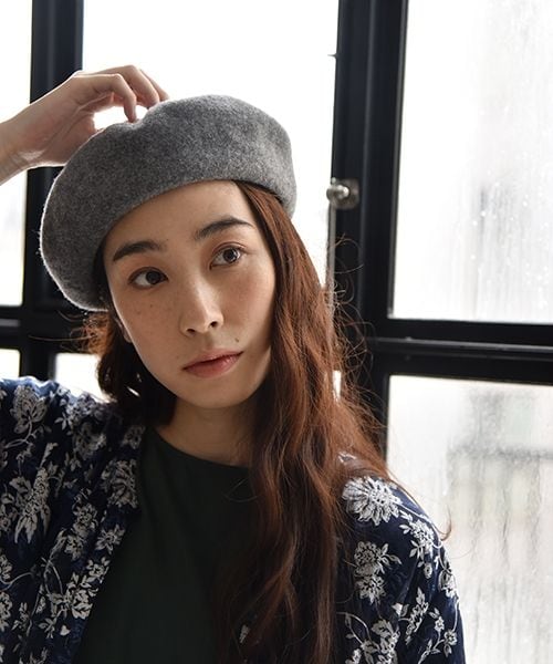 studio CLIP（スタディオクリップ）の「カラー厚地ベレー帽（帽子・グレー/ブラック/レッド/ベージュ/イエロー）」の6枚目の写真