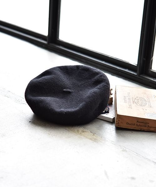 studio CLIP（スタディオクリップ）の「カラー厚地ベレー帽（帽子・グレー/ブラック/レッド/ベージュ/イエロー）」の2枚目の写真