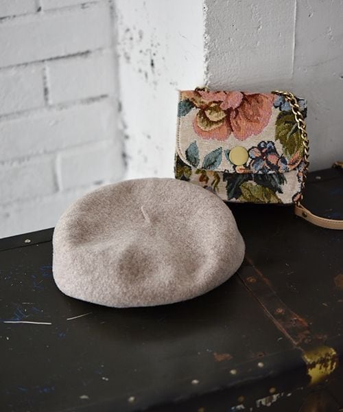 studio CLIP（スタディオクリップ）の「カラー厚地ベレー帽（帽子・グレー/ブラック/レッド/ベージュ/イエロー）」の4枚目の写真