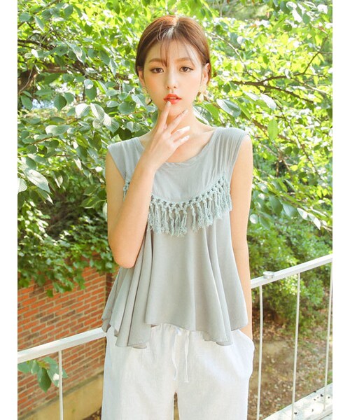 KORMARCH(コマチ)の「タッセルポイントスリーブレスTシャツ(Tシャツ/カットソー・レディース・FREEサイズ)」の1枚目の写真