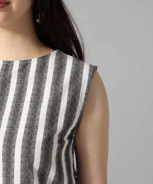 HARE（ハレ）の「ストライプノースリーブプルオーバー×ミモレスカート（ワンピース/ドレス・ブラック/ライトブルー）」の10枚目の写真