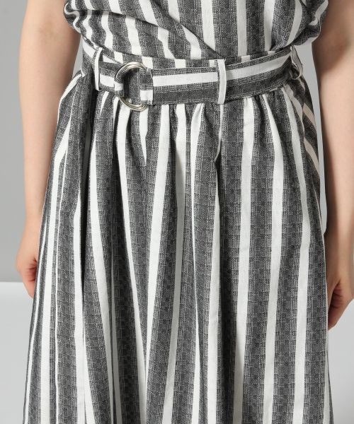 HARE（ハレ）の「ストライプノースリーブプルオーバー×ミモレスカート（ワンピース/ドレス・ブラック/ライトブルー）」の13枚目の写真
