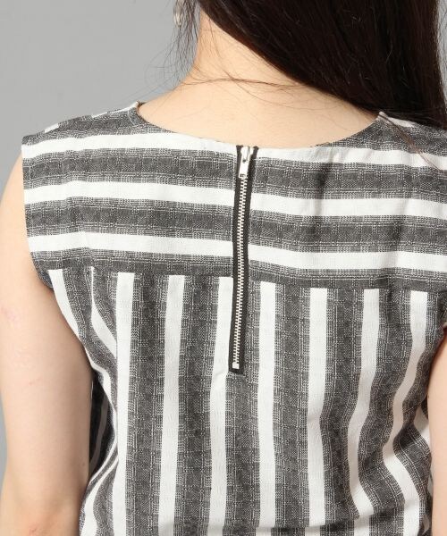 HARE（ハレ）の「ストライプノースリーブプルオーバー×ミモレスカート（ワンピース/ドレス・ブラック/ライトブルー）」の12枚目の写真