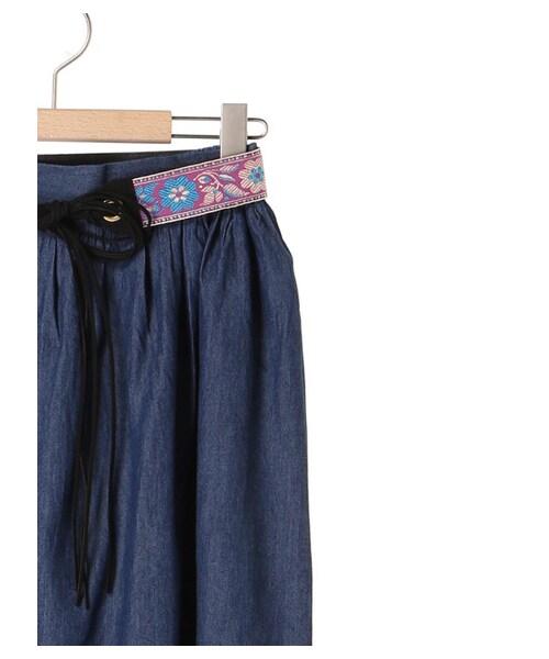 Green　Parks（グリーンパークス）の「【Special Price】sugar spoon ・チロリアンベルト付デニムスカート（スカート・サックスブルー/ネイビー・F）」の5枚目の写真