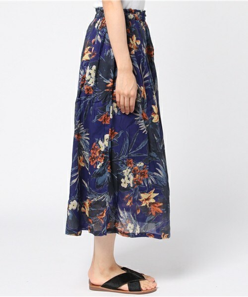 archives（アルシーヴ）の「コットンボイルプリントスカート（スカート・レディース・オフホワイト/ネイビー/ワイン・MEDIUM）」の5枚目の写真