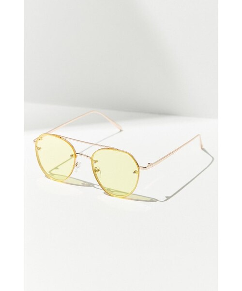 URBAN OUTFITTERS（アーバンアウトフィッターズ）の「Urban Outfitters Fiona Translucent Aviator Sunglasses（サングラス・レディース・Red/Yellow・ONE SIZE）」の4枚目の写真