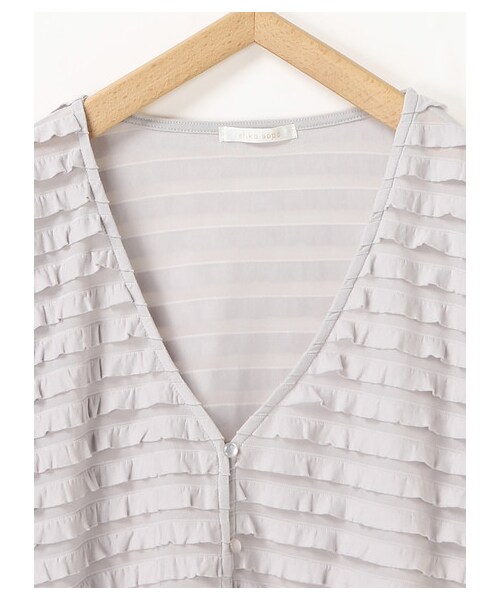 ehka sopo（エヘカソポ）の「フリルVカーディガン（トップス・グレー/ブラック/キャメル・M）」の3枚目の写真