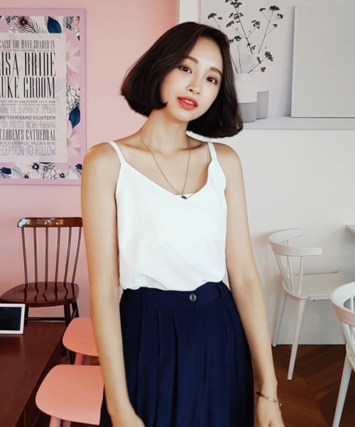 DHOLIC（ディーホリック）の「Vネックシルキースリーブレス（キャミソール・レディース・FREE）」の2枚目の写真