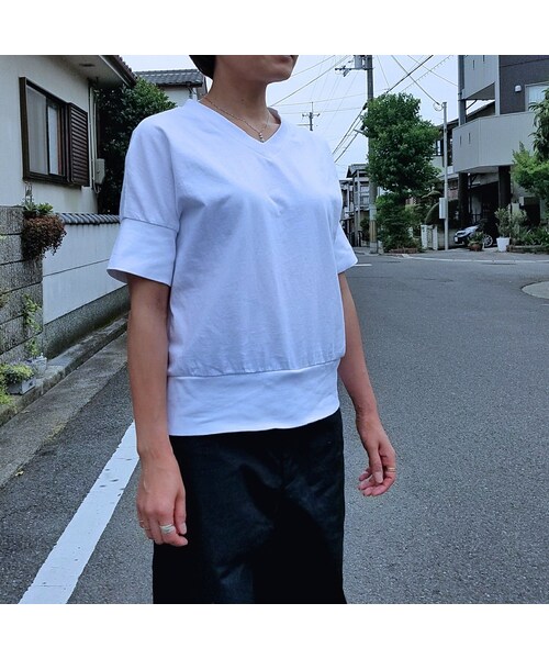Handmade(ハンドメイド)の「Vネックプルオーバー(Tシャツ/カットソー・レディース・その他)」の2枚目の写真
