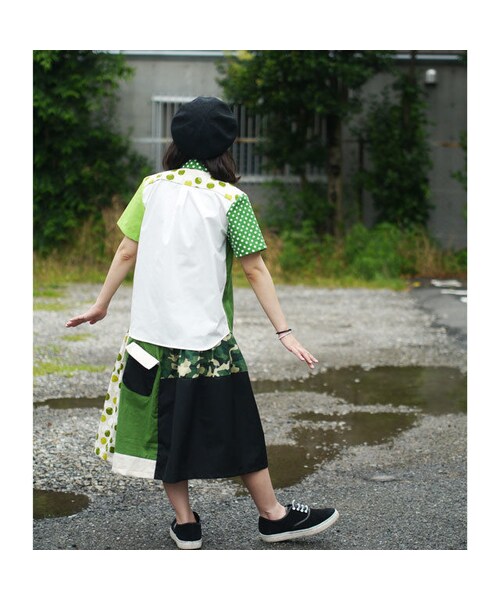 NIRAME.CO(ニラメッコ)の「お手伝いスカート ~迷彩×緑ドット~(スカート・レディース・その他)」の2枚目の写真