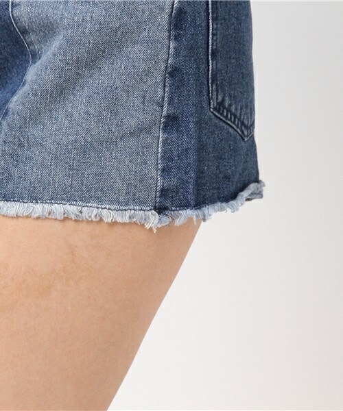 archives（アルシーヴ）の「2トーンフリンジデニムショートパンツ（その他パンツ・レディース・ブルー/ロイヤルブルー・SMALL/MEDIUM）」の9枚目の写真