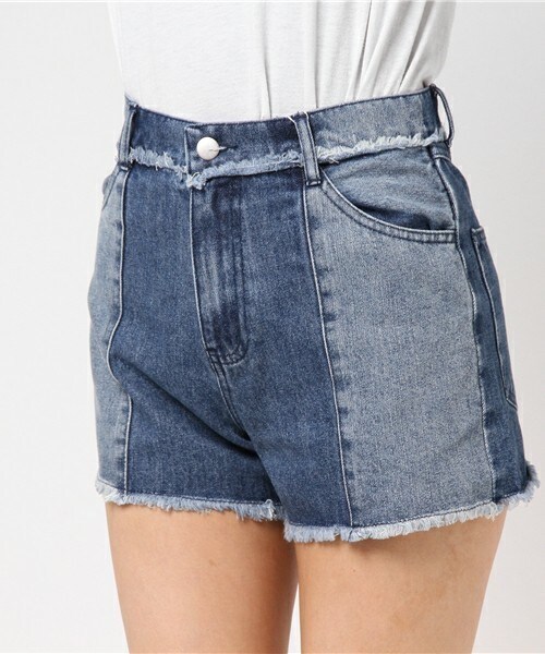 archives（アルシーヴ）の「2トーンフリンジデニムショートパンツ（その他パンツ・レディース・ブルー/ロイヤルブルー・SMALL/MEDIUM）」の6枚目の写真