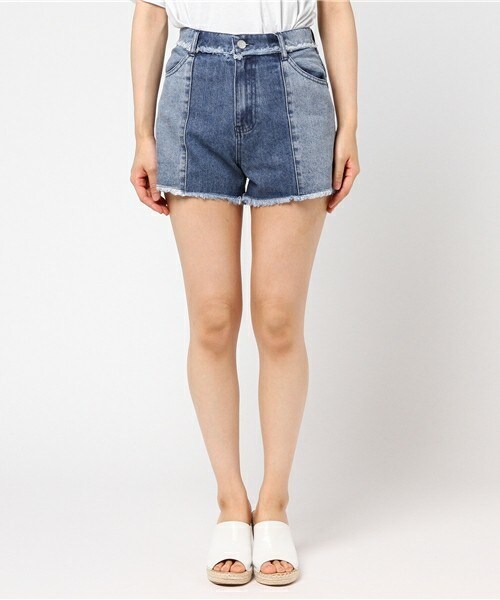 archives（アルシーヴ）の「2トーンフリンジデニムショートパンツ（その他パンツ・レディース・ブルー/ロイヤルブルー・SMALL/MEDIUM）」の3枚目の写真