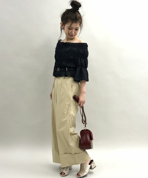 archives（アルシーヴ）の「シャーリングオフショルブラウス（シャツ/ブラウス・レディース・オフホワイト/ブラック・MEDIUM）」の15枚目の写真