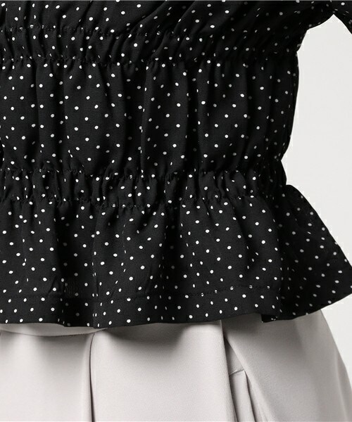 archives（アルシーヴ）の「シャーリングオフショルブラウス（シャツ/ブラウス・レディース・オフホワイト/ブラック・MEDIUM）」の8枚目の写真