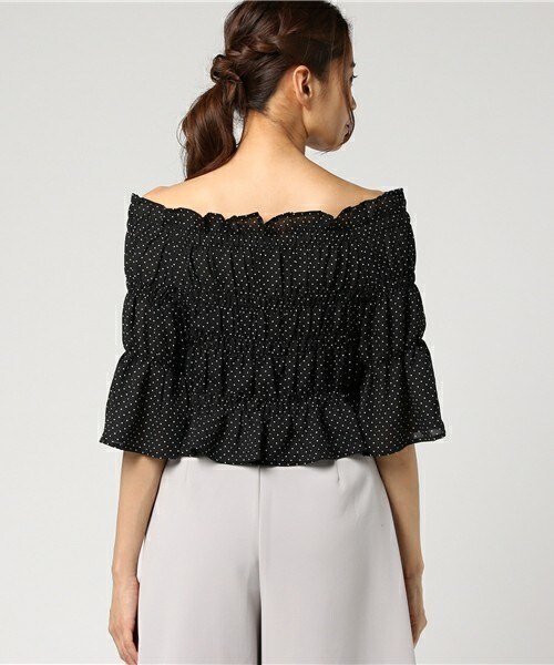 archives（アルシーヴ）の「シャーリングオフショルブラウス（シャツ/ブラウス・レディース・オフホワイト/ブラック・MEDIUM）」の5枚目の写真